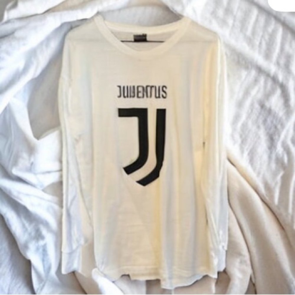 JUVENTUS long sleeve lightweight white sweater size extra large
